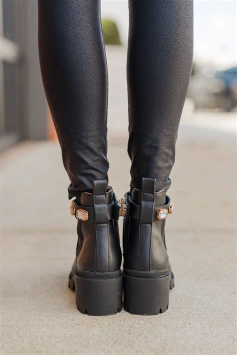 Amuley Black Boots: The Secret Weapon for a Killer Outfit